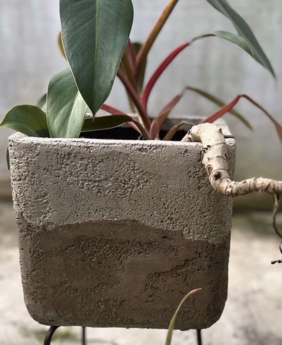Steel-leg Planter